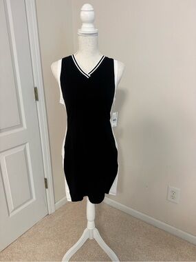 PacSun Black & White V-Neck Sleeveless Athletic Tank Dress